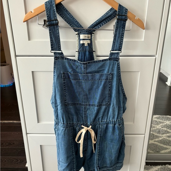 Assorted aritzia - Picture 8 of 13